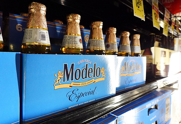 Američtí pivaři přešli na mexické Modelo, Bud Light zavrhli kvůli reklamě