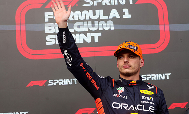 Belgický sprint F1 v náročných podmínkách ovládl Verstappen