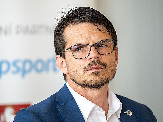 Sportovn� �editel hradeck�ho fotbalov�ho klubu Ji�� Sabou.