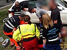 Na Klatovsku havaroval automobil, záchranái idie resuscitovali. (21....