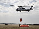 Dynamick ukzka vrtulnku Black Hawk a hasisk zchrann techniky vyuvan...