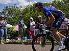 Francouzský cyklista Thibaut Pinot (FDJ) se ene do úniku v dvacáté etap Tour...