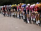 Hlavní balík v 19. etap� Tour de France táhnou výhradn� týmy Uno-X (v...