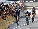 Sprinterský souboj v 19. etap Tour de France mezi zleva Kasperem Asgreenem...