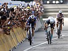 Sprinterský souboj v 19. etap� Tour de France mezi zleva Kasperem Asgreenem...