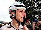 Dojatý slovinský cyklista Matej Mohori� po vít�zství v 19. etap� Tour de France