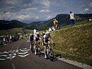 Slovinský cyklista Matej Mohori� táhne uprchlé trio jezdc�, které zabojuje o...