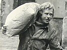 V 70. letech Havel pracoval jako dlník v trutnovském pivovaru. Strávil zde 14...