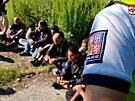 V dodávce kontrolované policisty se tísnilo 27 migrant