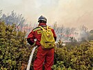 Na eckém ostrov Rhodos zasahují sloventí hasii. (25. ervence 2023)