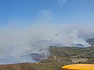 Turecká hasiská letadla pomáhají na eckém ostrov Rhodos s likvidací poár....