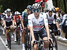 Tadej Pogaar bhem poslední etapy Tour de France.