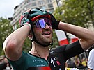 Jordi Meeus slaví vítzství v poslední etap Tour de France.
