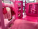 Zboí s motivem Barbie v obchod Zara v New Yorku (20. ervence 2023)