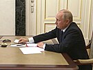 Ruský prezident Vladimir Putin zahájil jednání bezpenostní rady perovnáváním...