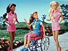 Kamarádku Becky, první panenku na vozíku, dostala Barbie u v roce 1997.
