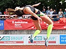 Denisa Peová se odráí ped skokem do výky na mistrovství eské republiky v...
