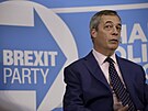 Lídr Brexit Party Nigel Farage bhem kampan ped volbami do britského...