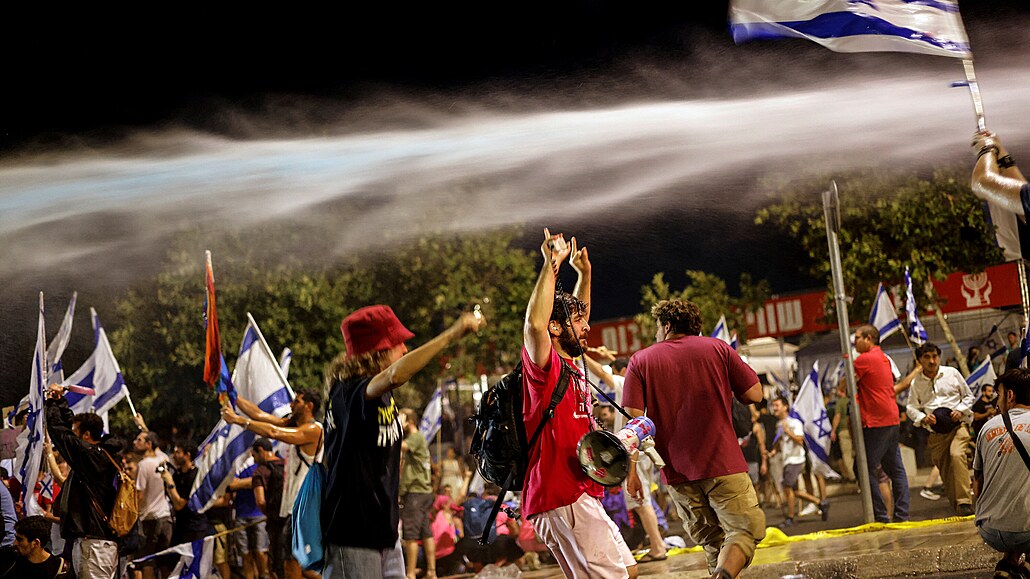 Protesty v noci na verejek zesílily zejména v Tel Avivu a Jeruzalém, kde...