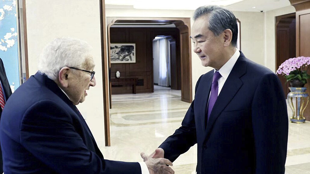 Bývalý ministr zahranií Henry Kissinger se setkává s ínským státním radou...
