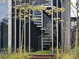 A�koliv je d�m bezbariérový, majitelé si nechali na konci domu vystav�t...