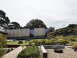 V zahrad� se na�lo nespo�et relaxa�ních kout� a zastavení. Paní domu dnes...