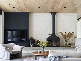 St�ídmá barevná paleta v neutrálních tónech bé�ové a �erné se st�ídá s...