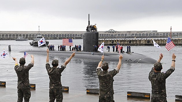 Americká ponorka na jaderný pohon Annapolis na jihokorejské námoní základn na...