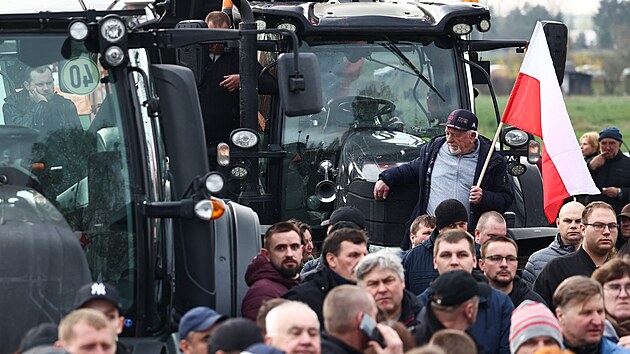 Zemdlci v Polsku protestovali proti dovozu ukrajinskho obil. (12. dubna 2023)