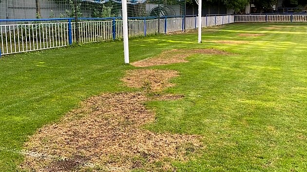 Nezn�m� vandal v B�eclavi po�kodil fotbalov� h�i�t�