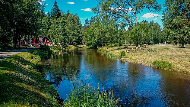 Tboit Soumarsk most se rozkld u stejnojmennho mostu pes Teplou Vltavu.