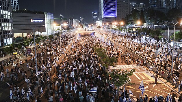 Pes 200 000 lid se v Izraeli astn protest proti soudn reform prosazovan vldou. (22. ervence 2023)