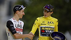 Vít�z Tour de France Jonas Vingegaard (vpravo) a jeho nejv�t�í sok Tadej...