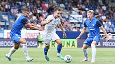 Úto�ník Filip Kubala b�hem utkání Baníku Ostrava se Slovanem Liberec.