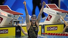 �védka Sarah Sjöströmová se raduje poté, co v semifinále MS zaplavala sv�tový...