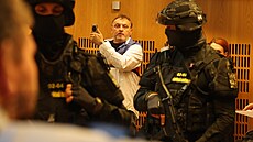 Obvodní soud pro Prahu 8 ve st�edu pokra�uje za bezpe�nostních opat�ení v...