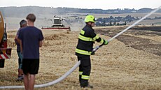 Jen bhem tetího ervencového víkendu likvidovali hasii tináct poár...