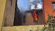 Kolem 12:30 vyjížděli pražští hasiči do ulice Podlipného v Libni, kde hořel...