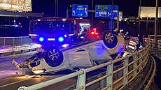Na nkolik hodin omezila provoz noní nehoda v praské ulici ernokostelecká,...