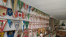 V archivu Pavla Chaloupky je k vidní mnoho památeních pedmt. Od vlajeek...