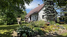 Sou�asný stav zahrady, která je i ve vrcholném lét� sv�e zelená. V podh��í...