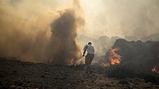 Poár u pímoského letoviska Lindos na ostrov Rhodos (24. ervence 2023)