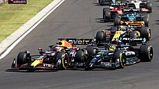 Max Verstappen a Lewis Hamilton vévodí startu Velké ceny Ma�arska.