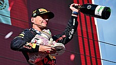 Max Verstappen slaví vít�zství na Velké cen� Ma�arska.