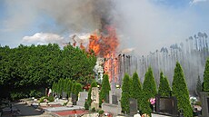 Lidská nedbalost způsobila požár na hřbitově v Mařaticích, zničil i sousední...