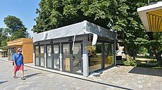 První z prodejních stánk� na tr�i�ti Pod Ka�tany ve Zlín� z�ejm� otev�e b�hem...