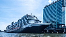 Terminál pro výletní lodě v Amsterdamu (18. července 2022)