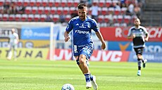 Olomoucký Jan Navrátil v akci bhem utkání proti Karviné