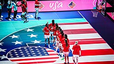 Americké juniorky nastupují k zápasu s eskem na mistrovství svta v Madridu.
