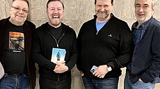 Milan teindler, Ricky Gervais, Jan Hruínský a Petr Vacek. Podle Gervaisova...